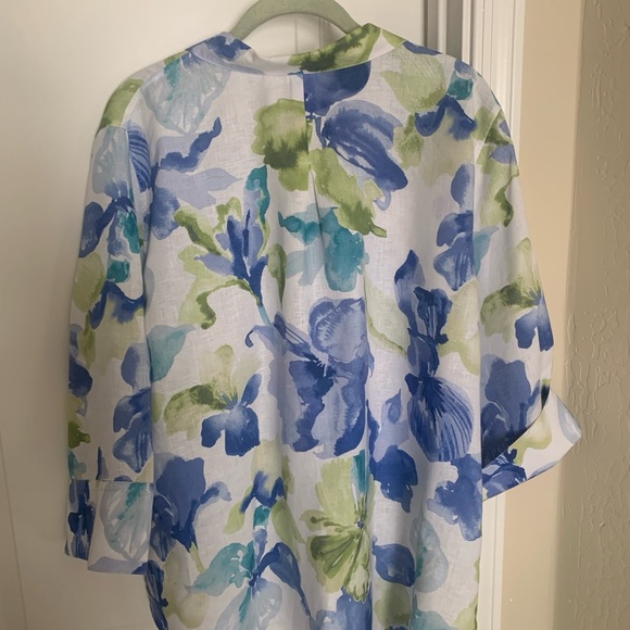 Chicos Size 3 Blouse With Watercolor Print of Blue/Green/White Irises 3/4 Sleeve - Picture 2 of 8